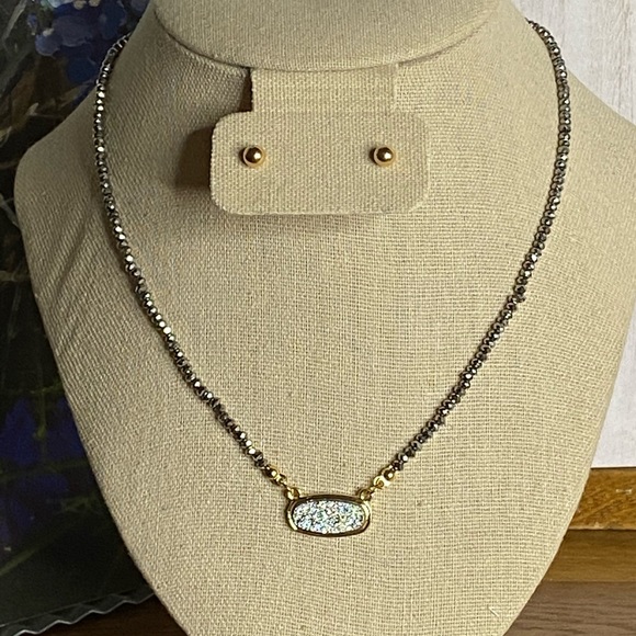No. 3 Druzy Necklace Silver - Picture 2 of 5
